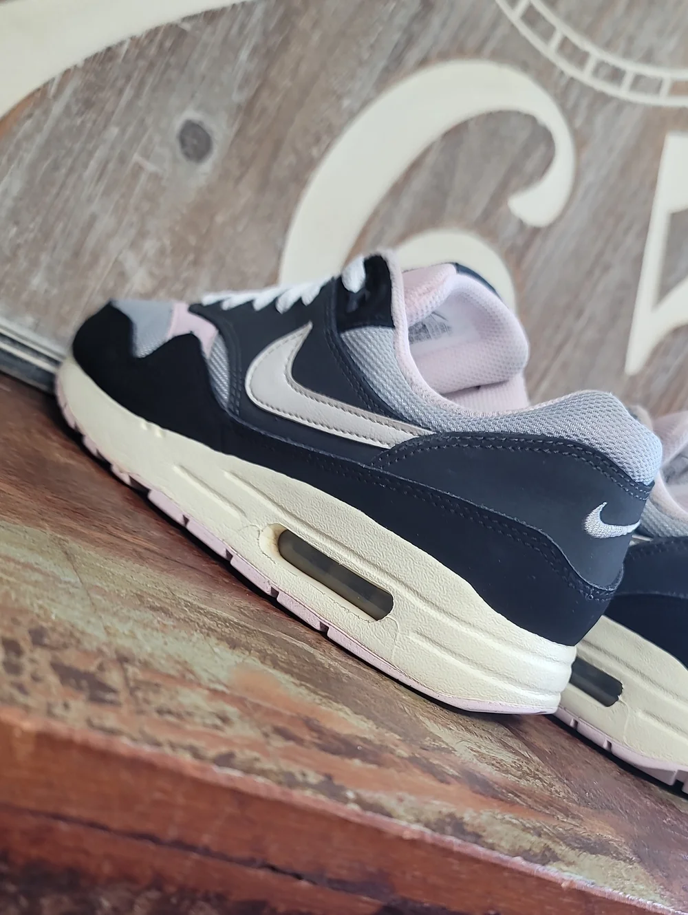 Nike Women’s Air Max 1 